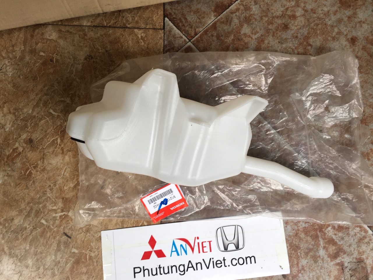 Bình nước rửa kính honda CIVIC 