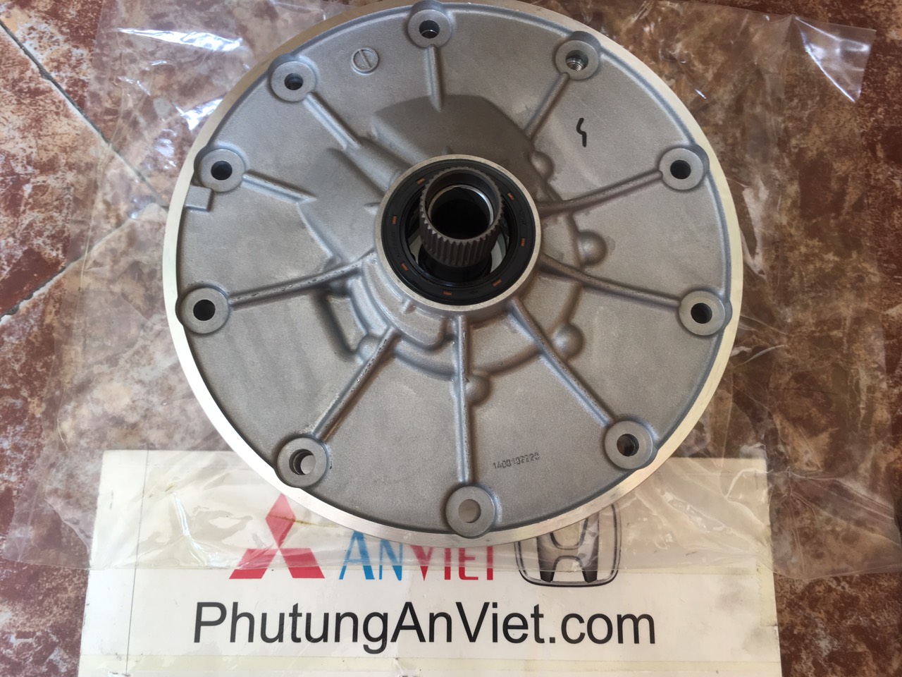 Bơm dầu hộp số xe mitsubishi Triton