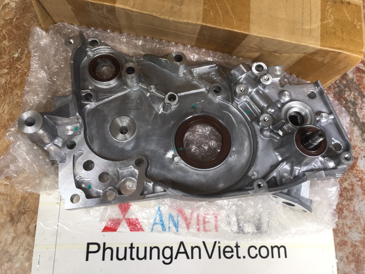 Bơm dầu xe mitsubishi Jolie