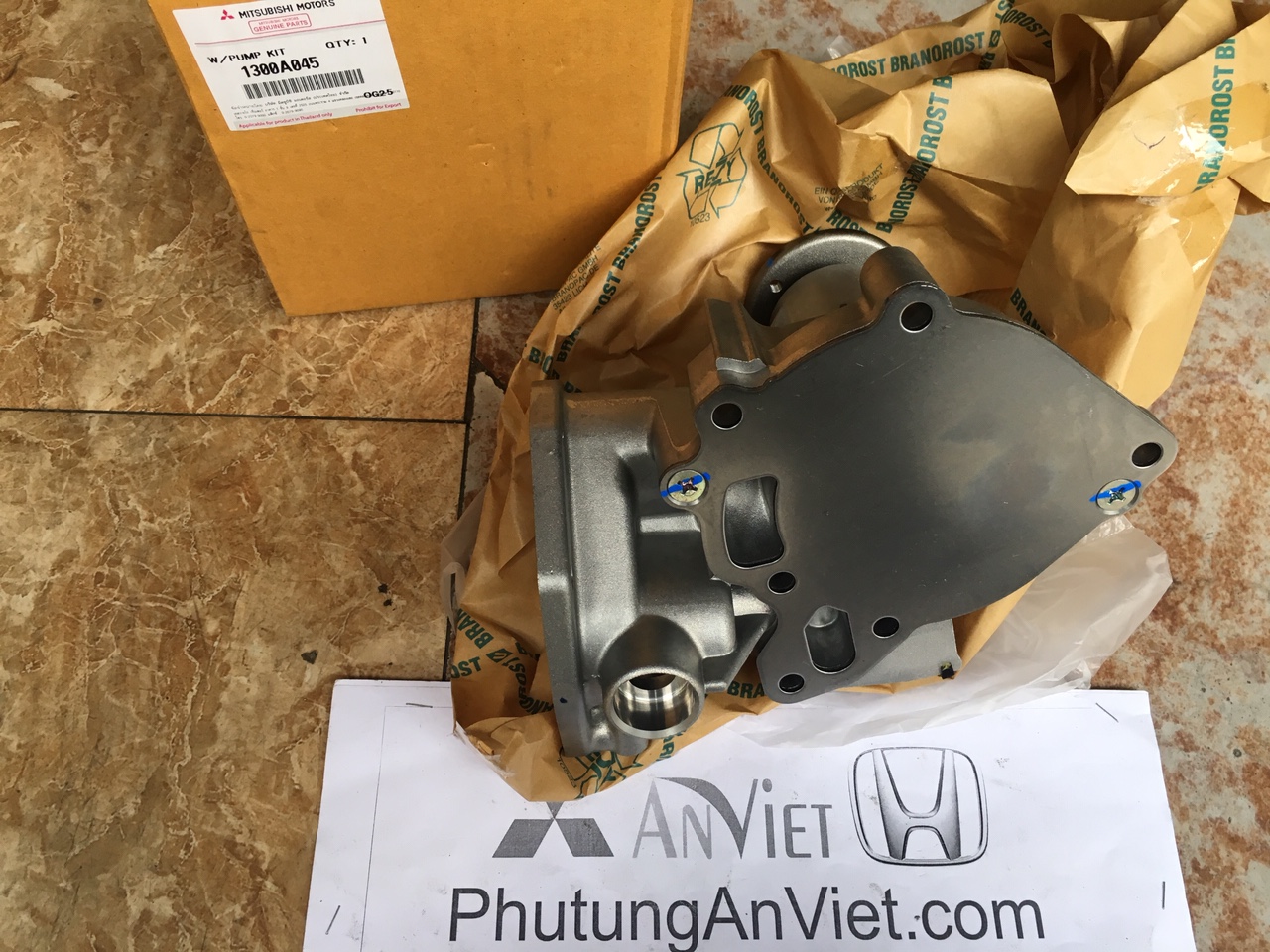 Bơm nước xe Mitsubishi Triton 