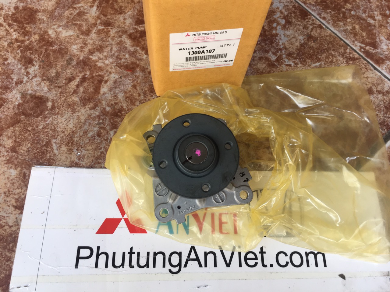Bơm nước xe mitsubishi Attrage