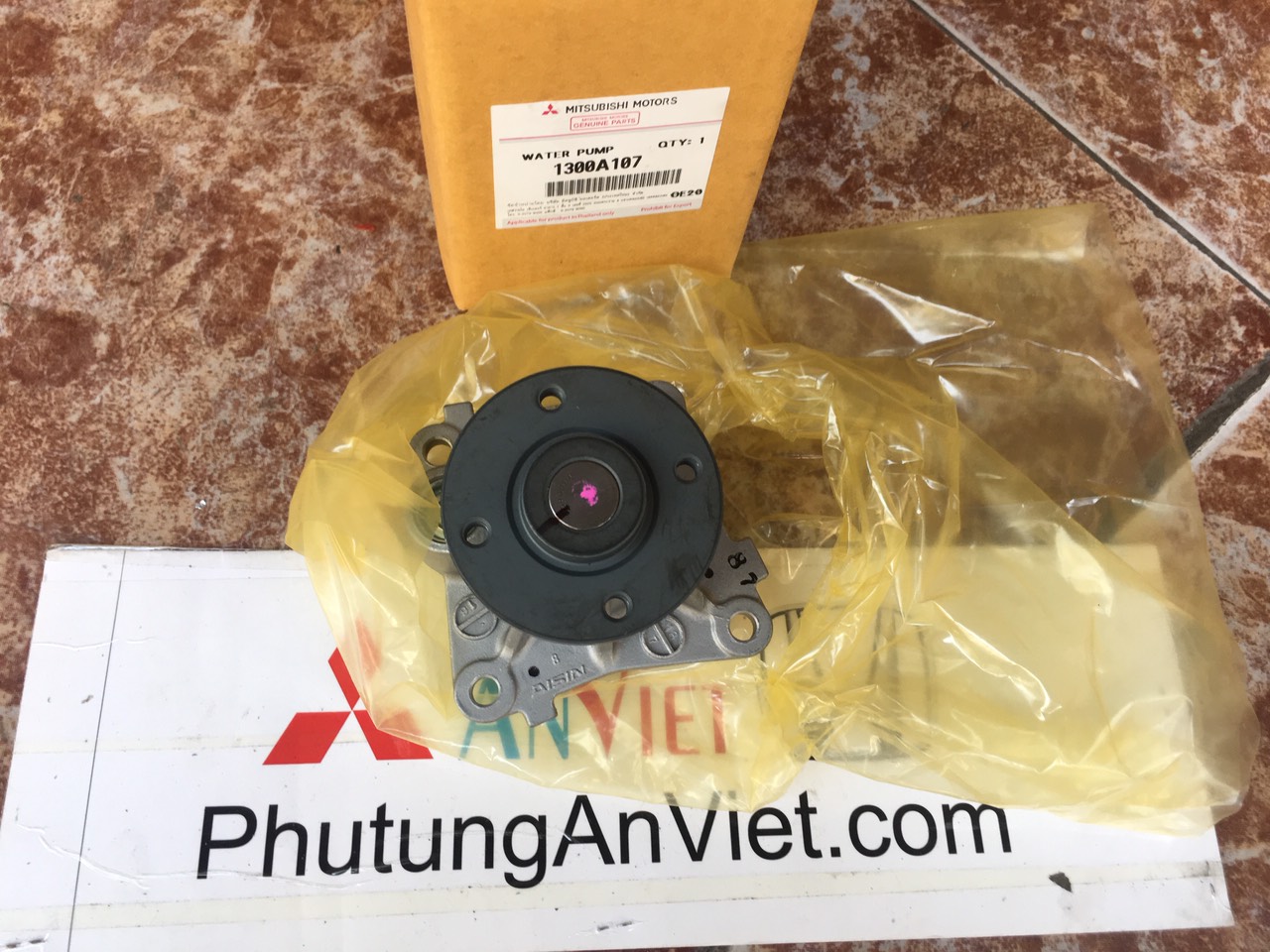 Bơm nước xe mitsubishi Mirage