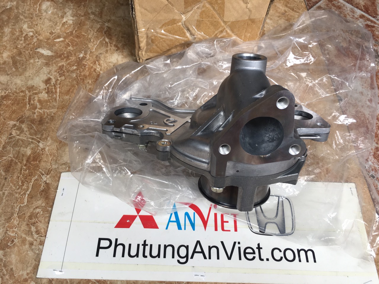 Bơm nước xe mitsubishi Pajero ngân hàng