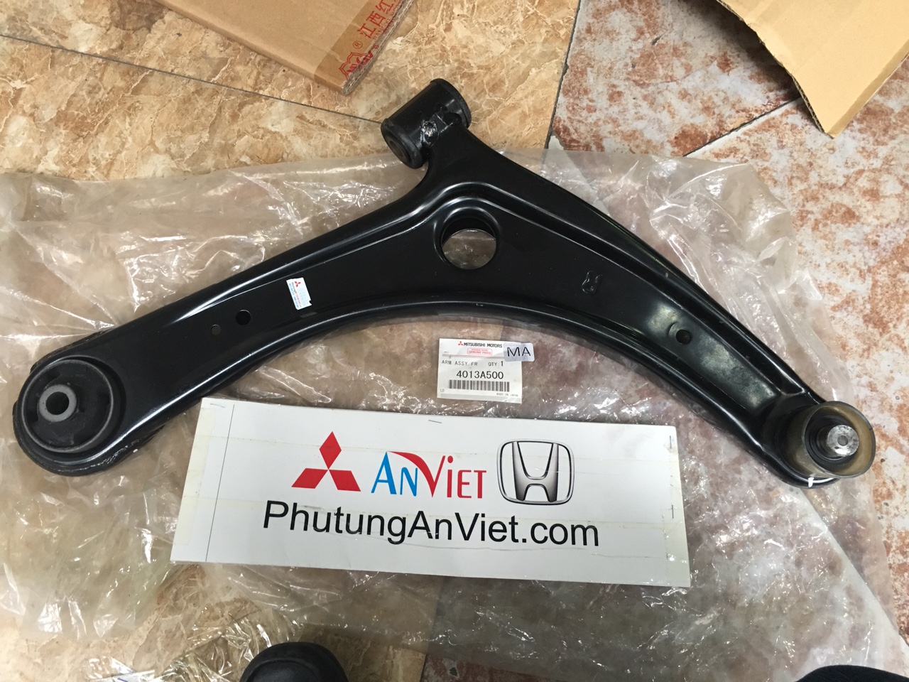 Càng A xe Mitsubishi Outlander 