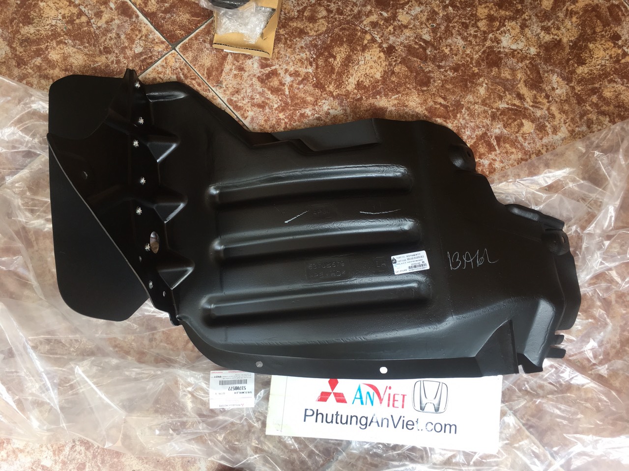 Chắn bùn lòng dè xe mitsubishi Triton