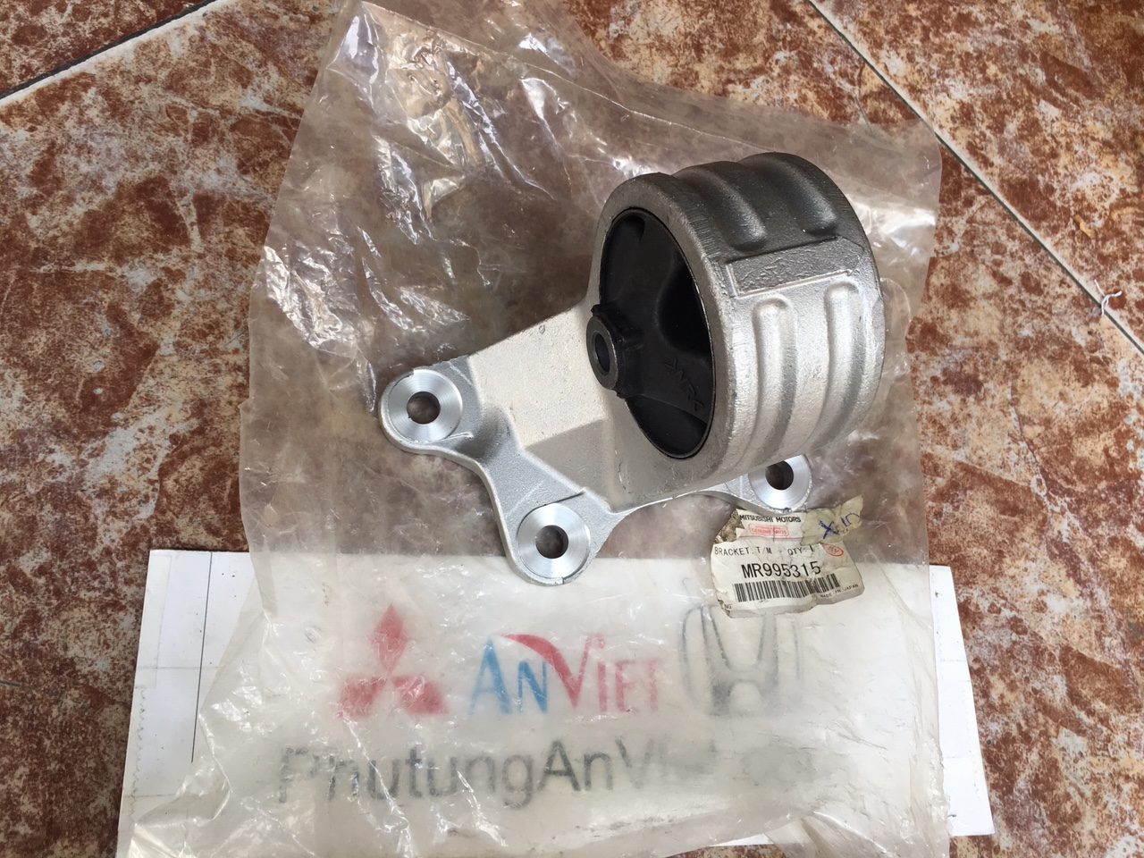 Chân hộp số xe Mitsubishi Grandis