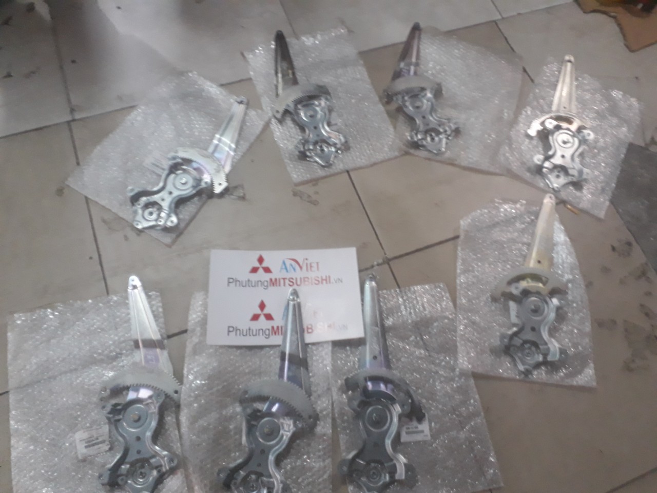 compa lên xuống kính xe Mitsubishi Triton