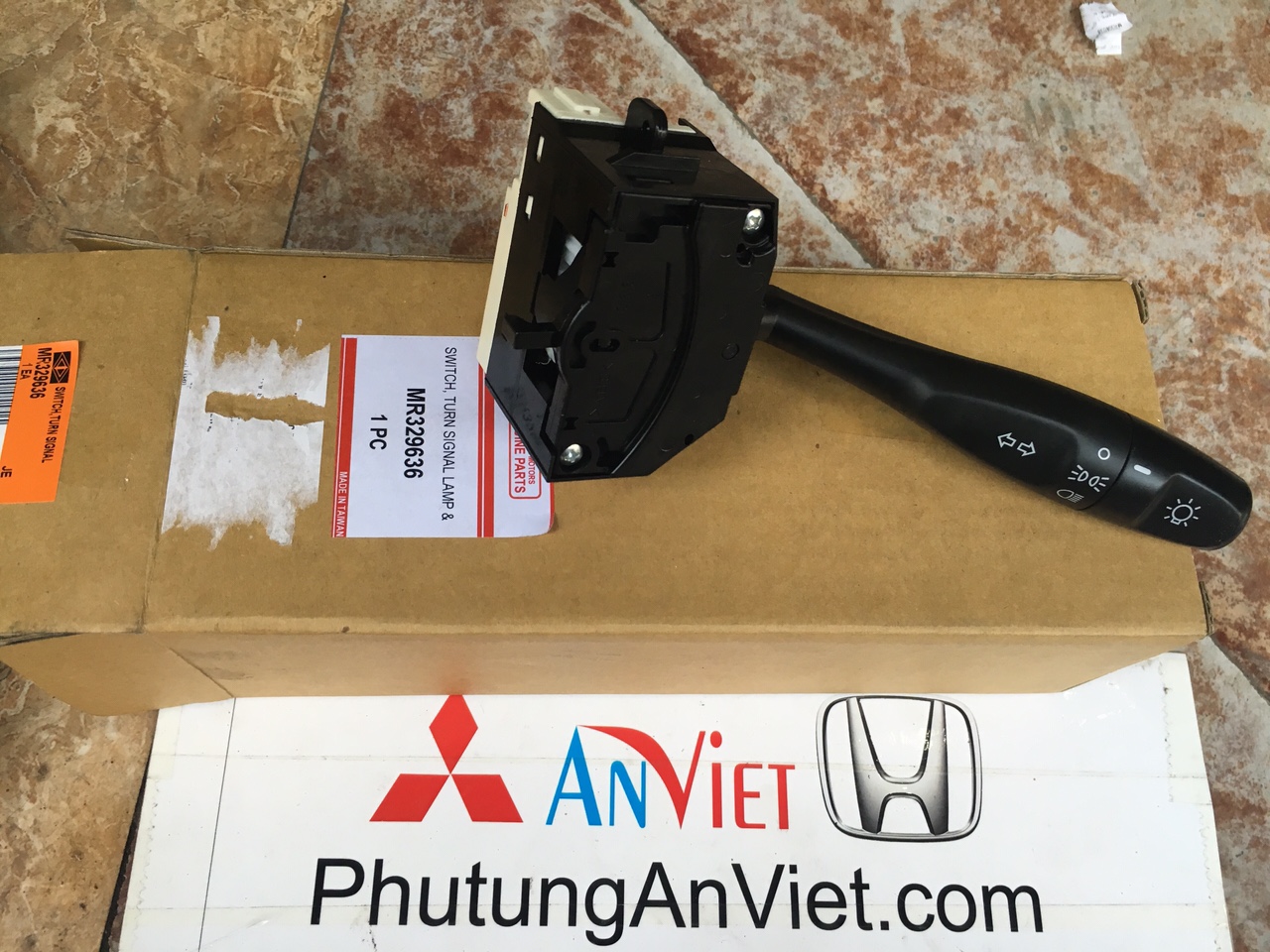 Công tắc pha cốt xe Mitsubishi Jolie
