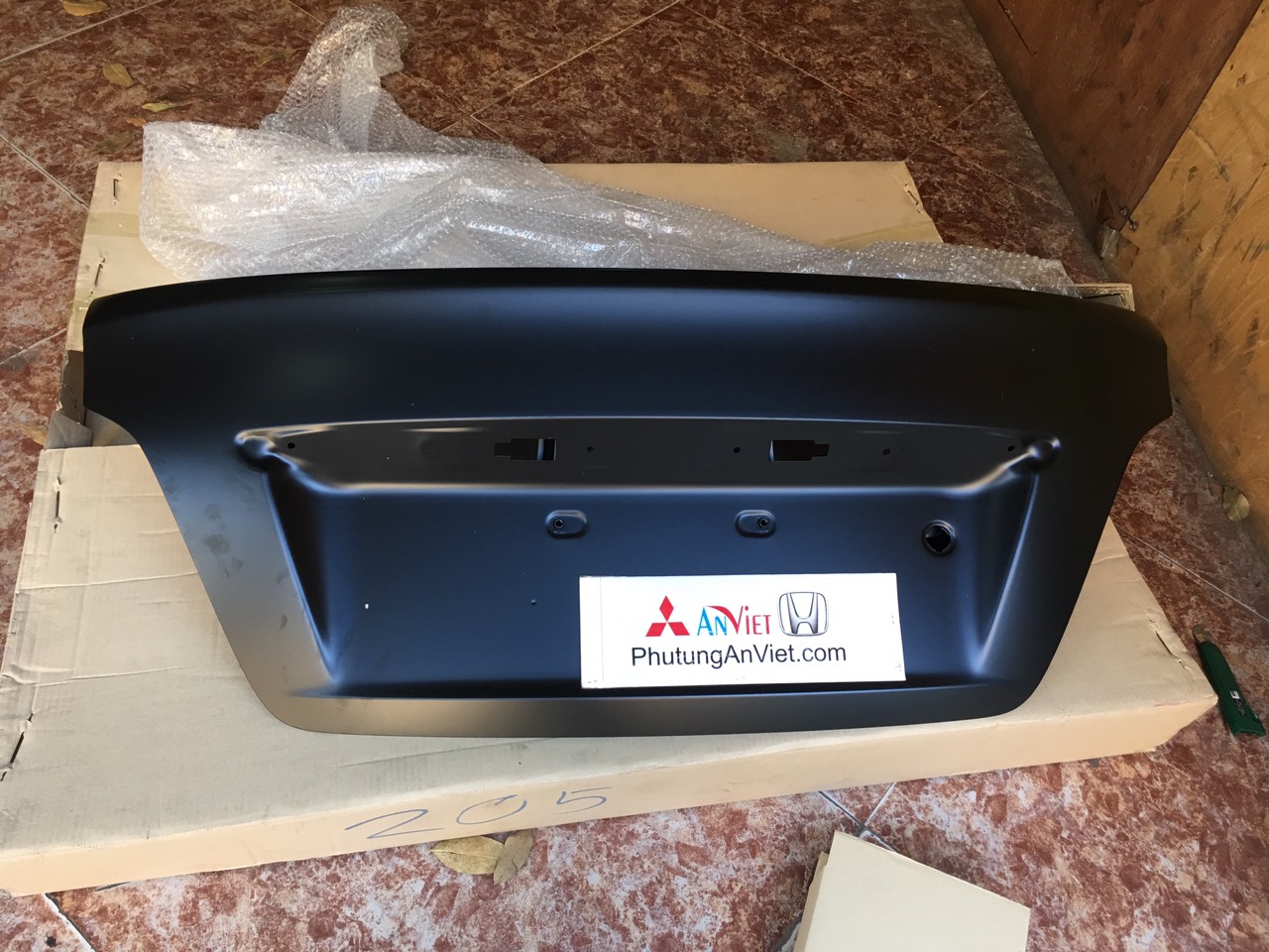Cốp xe mitsubishi Attrage