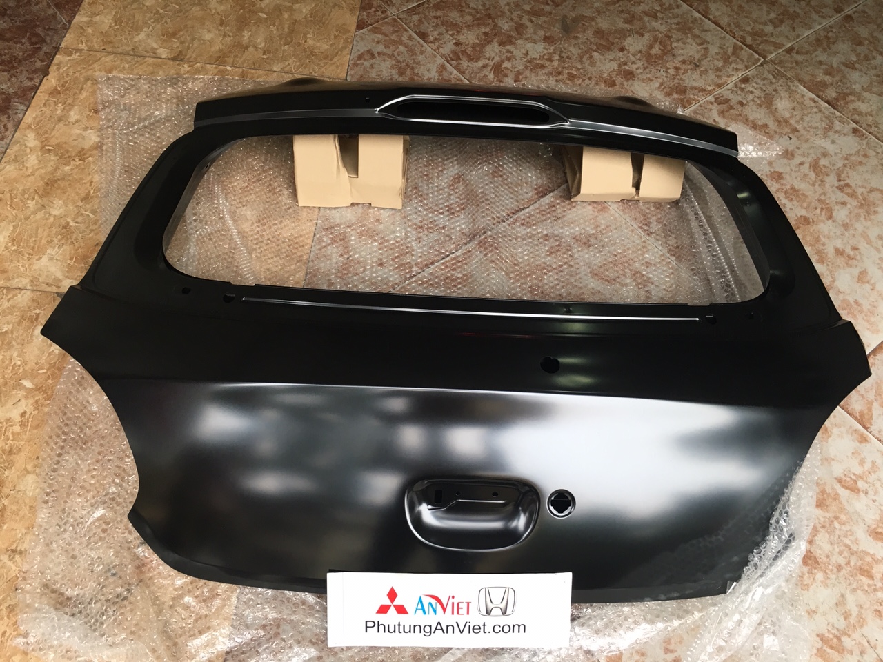 Cửa hậu xe mitsubishi Mirage
