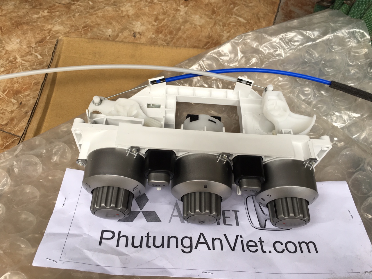 Cụm công tắc điều khiển điều hòa xe Mitsubishi Jolie