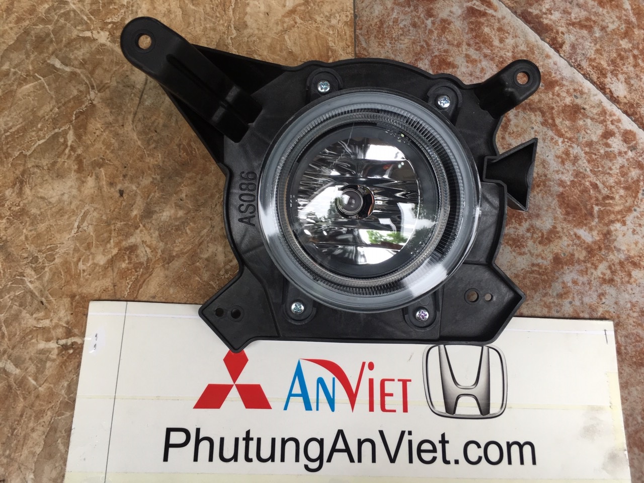 Đèn gầm xe mitsubishi Zinger