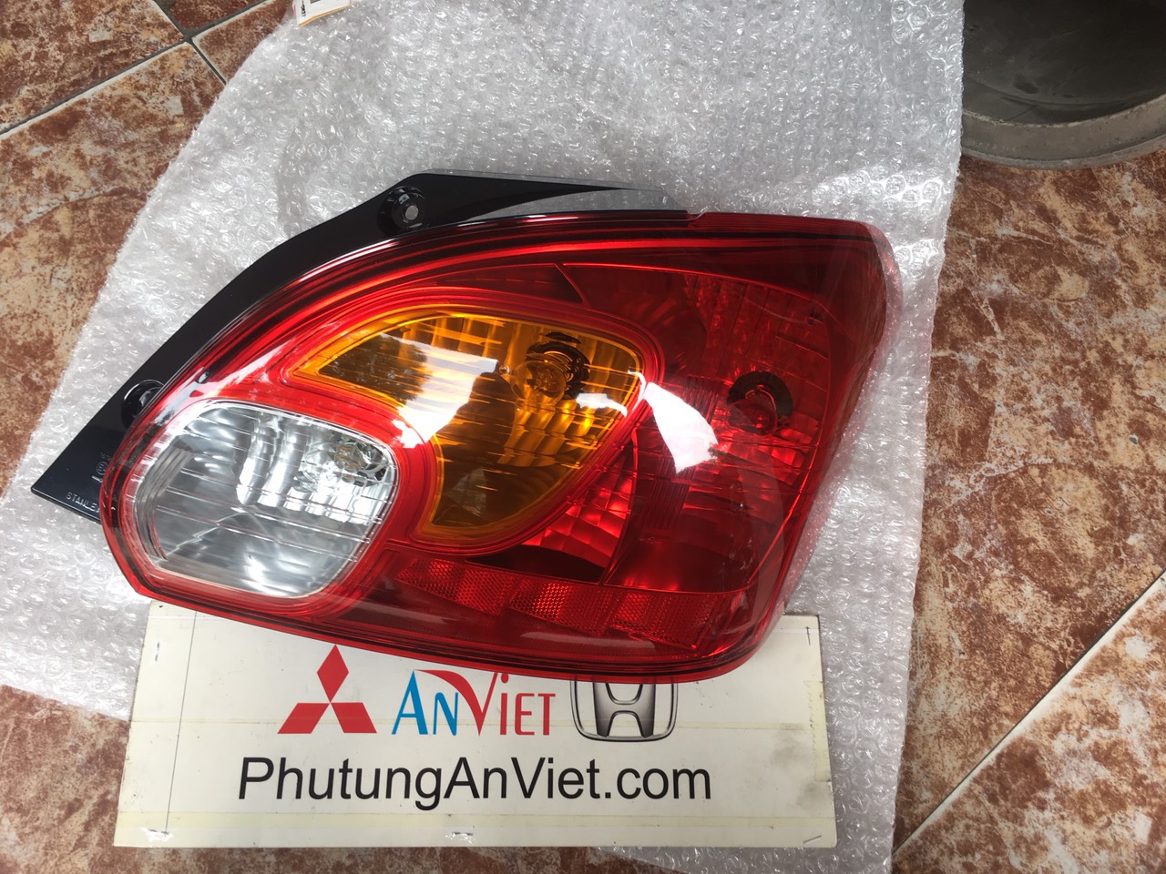 Đèn hậu xe mitsubishi Mirage