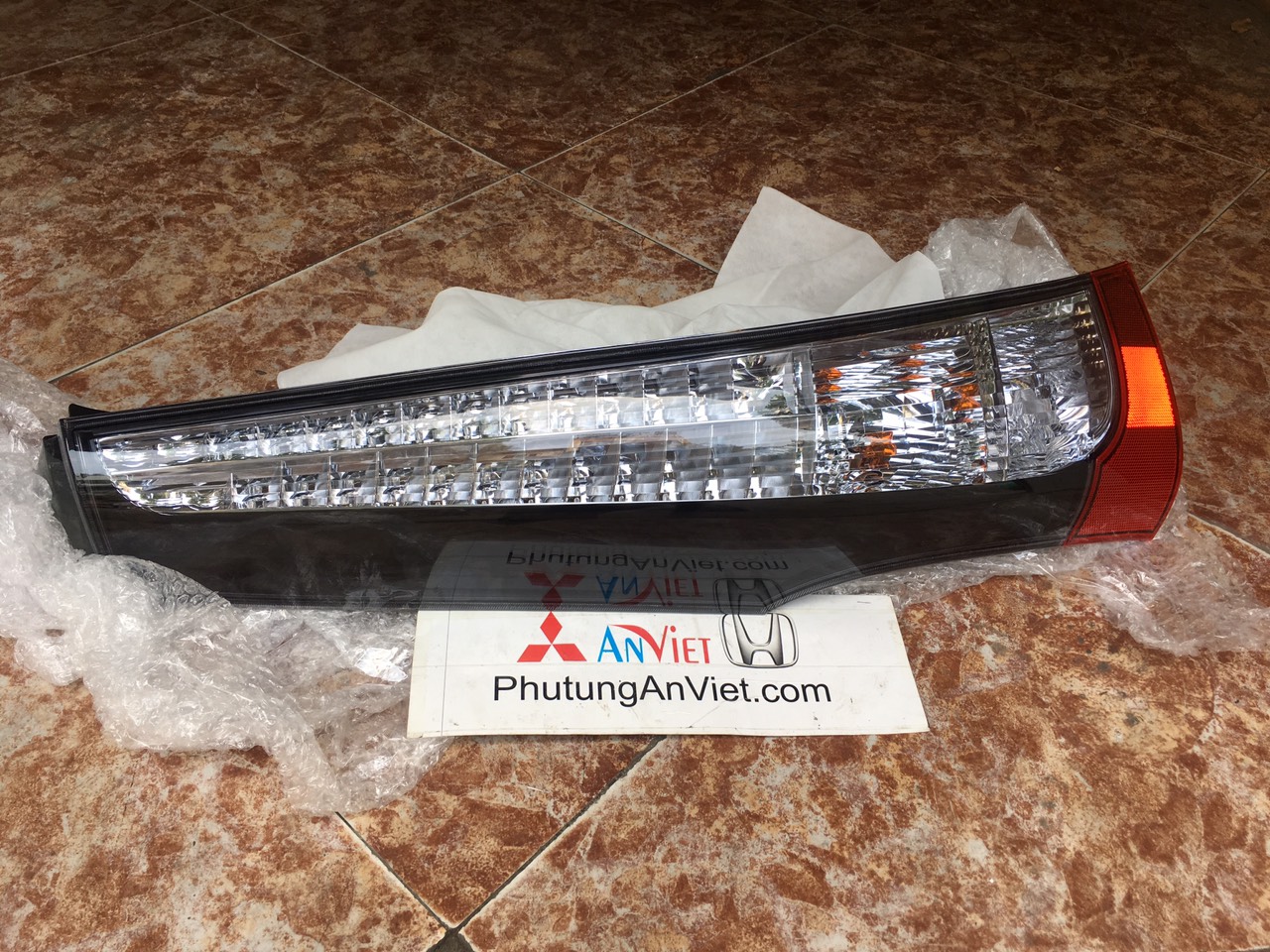 Đèn hậu xe mitsubishi Grandis