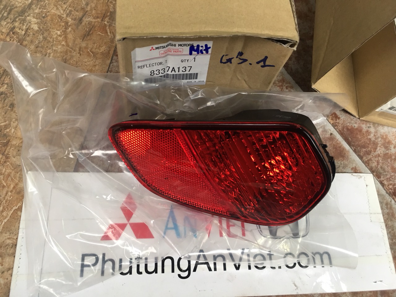 Đèn lùi xe Mitsubishi Outlander