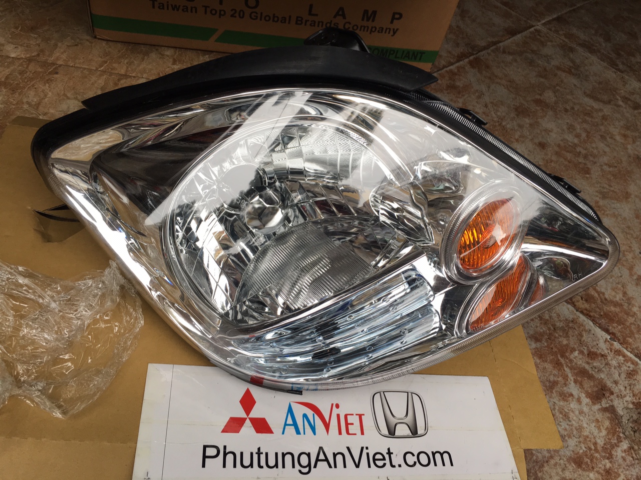 Đèn pha xe Mitsubishi Jolie