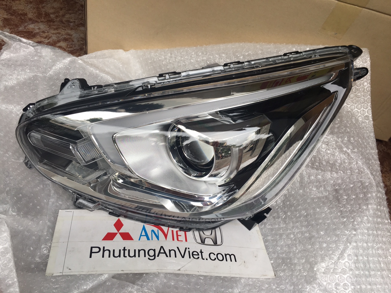 Đèn pha xe Mitsubishi Mirage có led