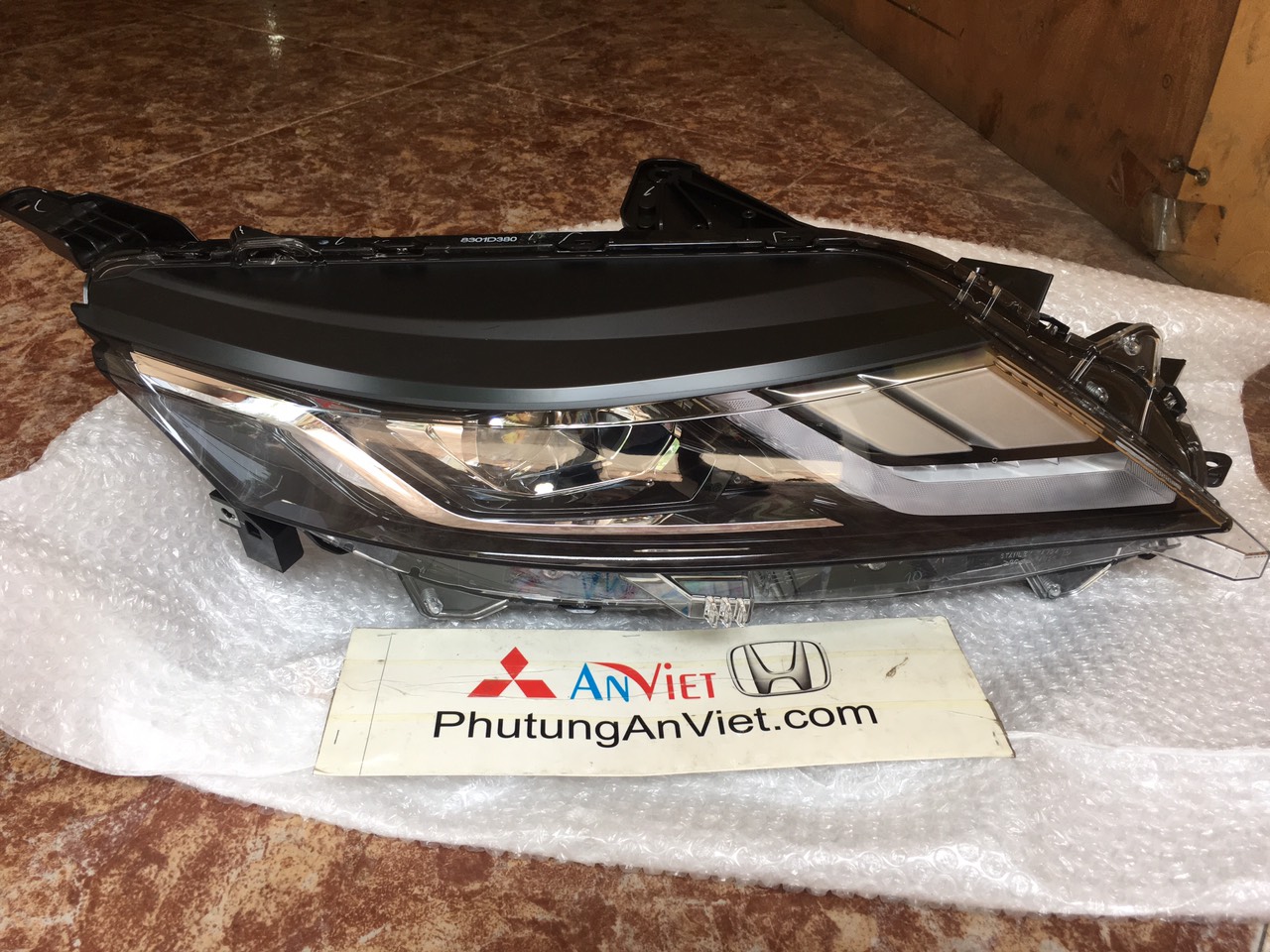 Đèn pha xe mitsubishi Triton 2019