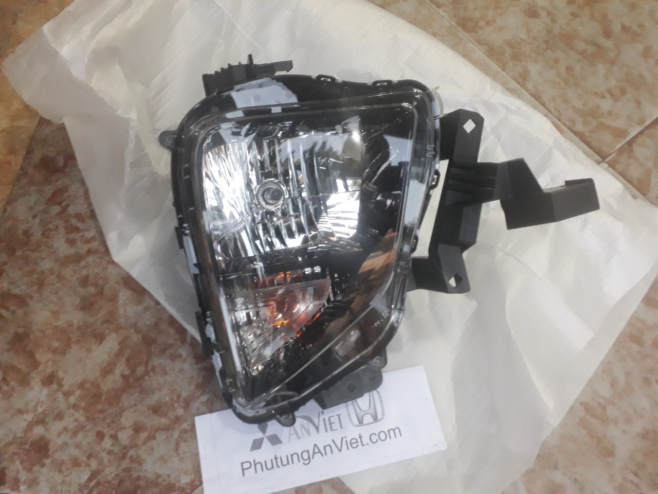 Đèn pha xe Mitsubishi Xpander