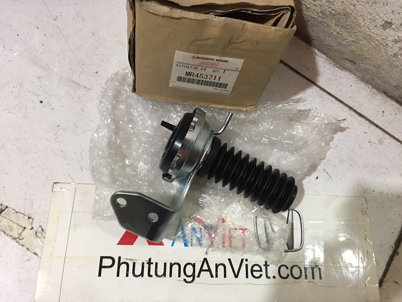 Dù gài cầu xe mitsubishi pajero ngân hàng 