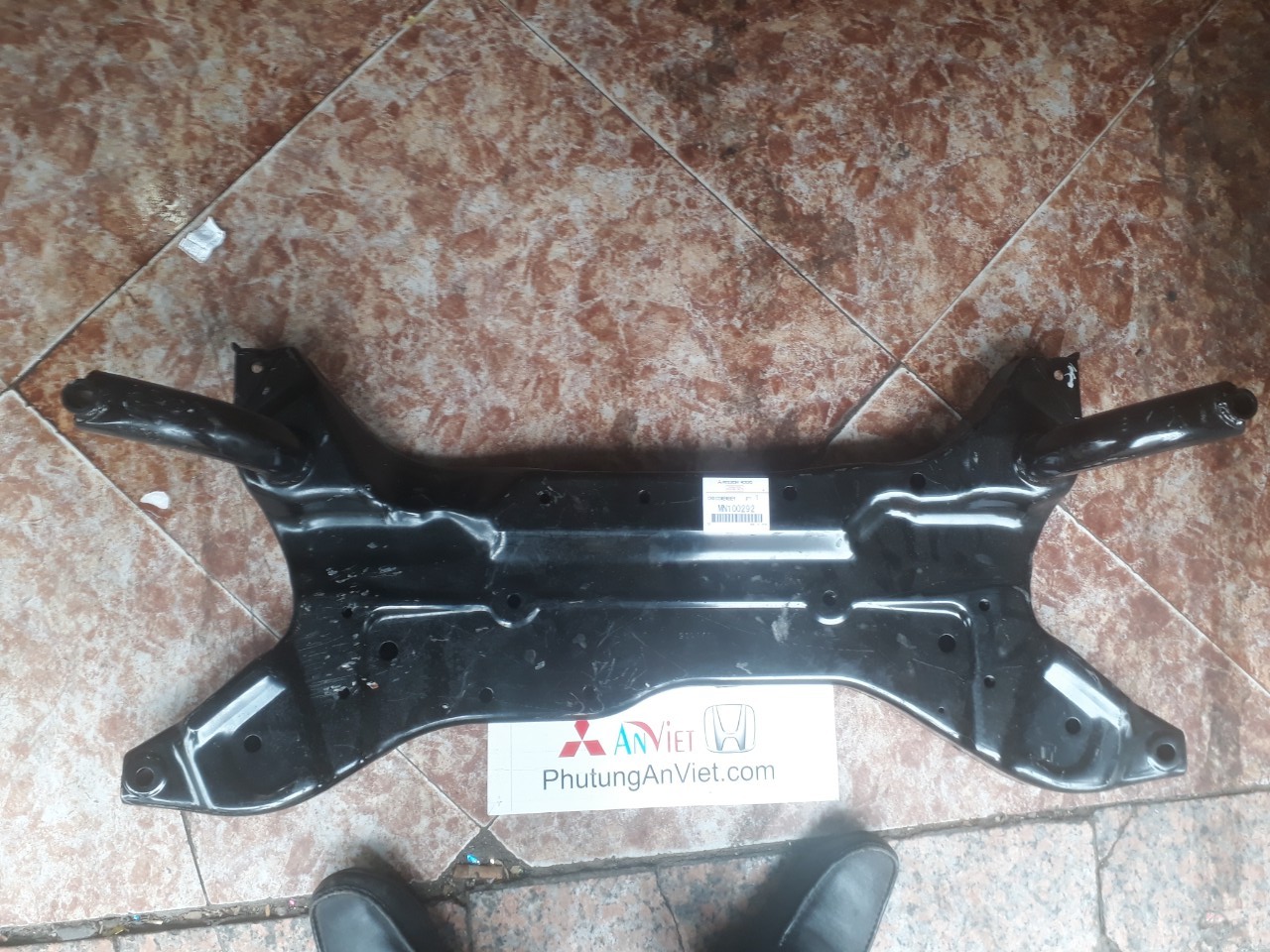 Giá đỡ động cơ xe Mitsubishi Outlander 