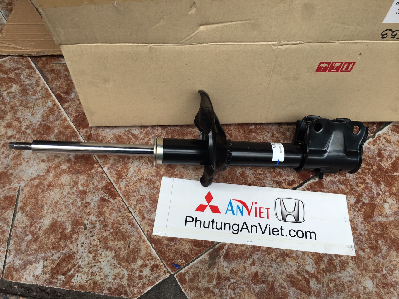 Giảm sóc trước xe Mitsubishi Lancer