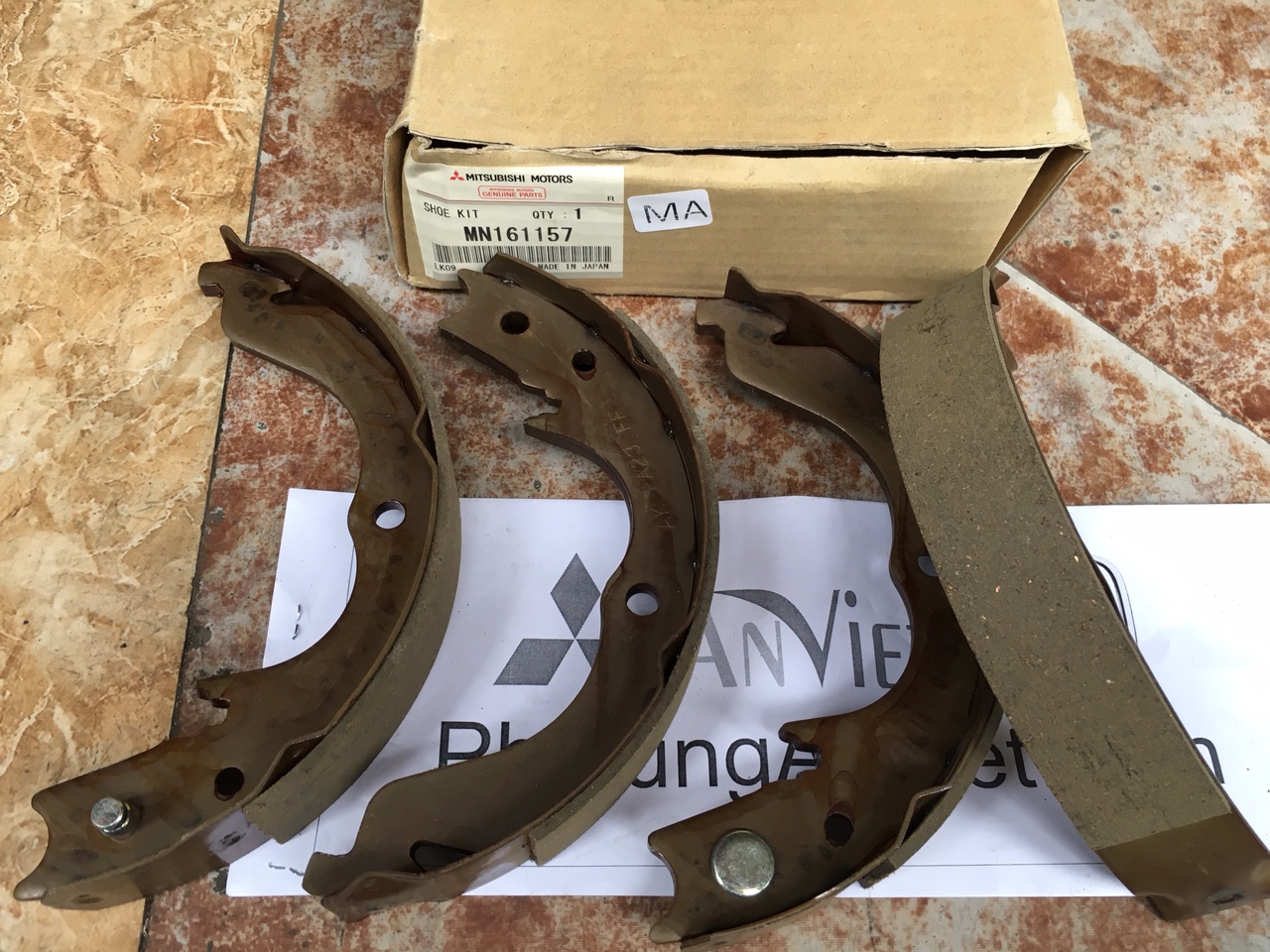 Guốc phanh sau xe Mitsubishi Grandis