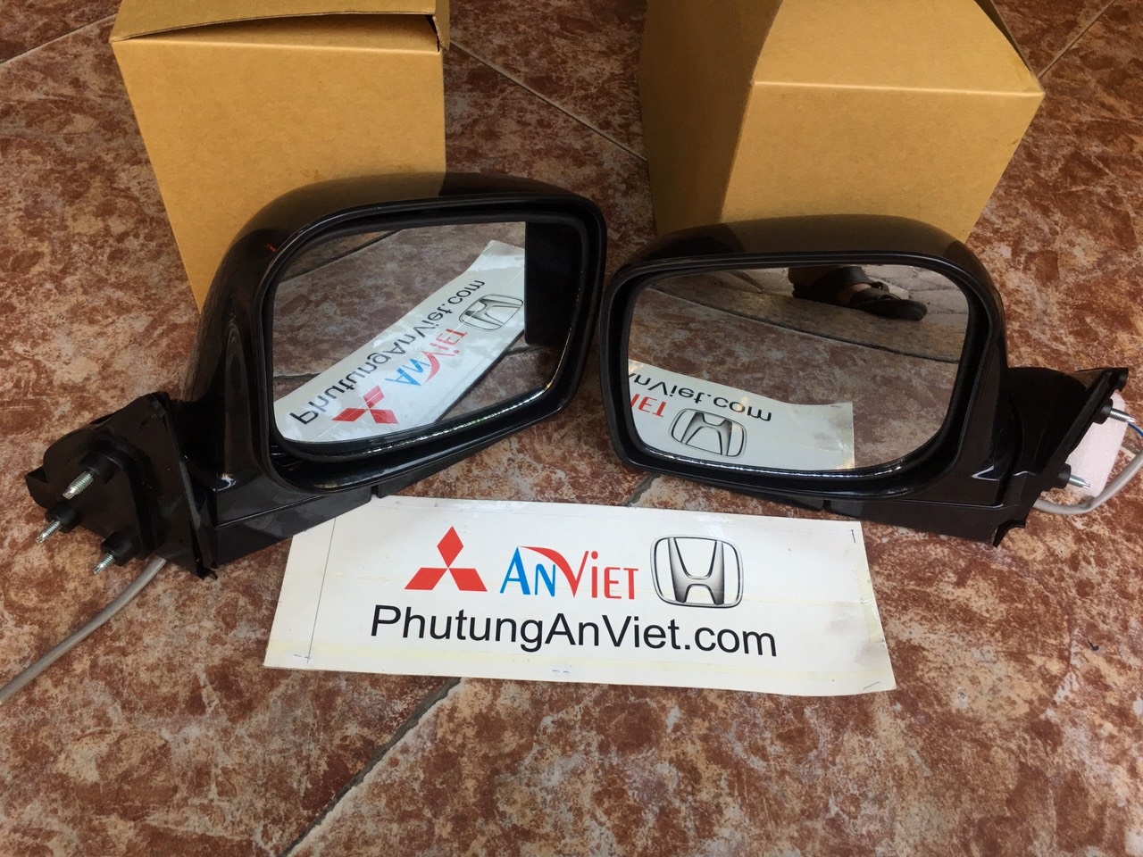 Gương chiếu hậu xe mitsubishi Jolie