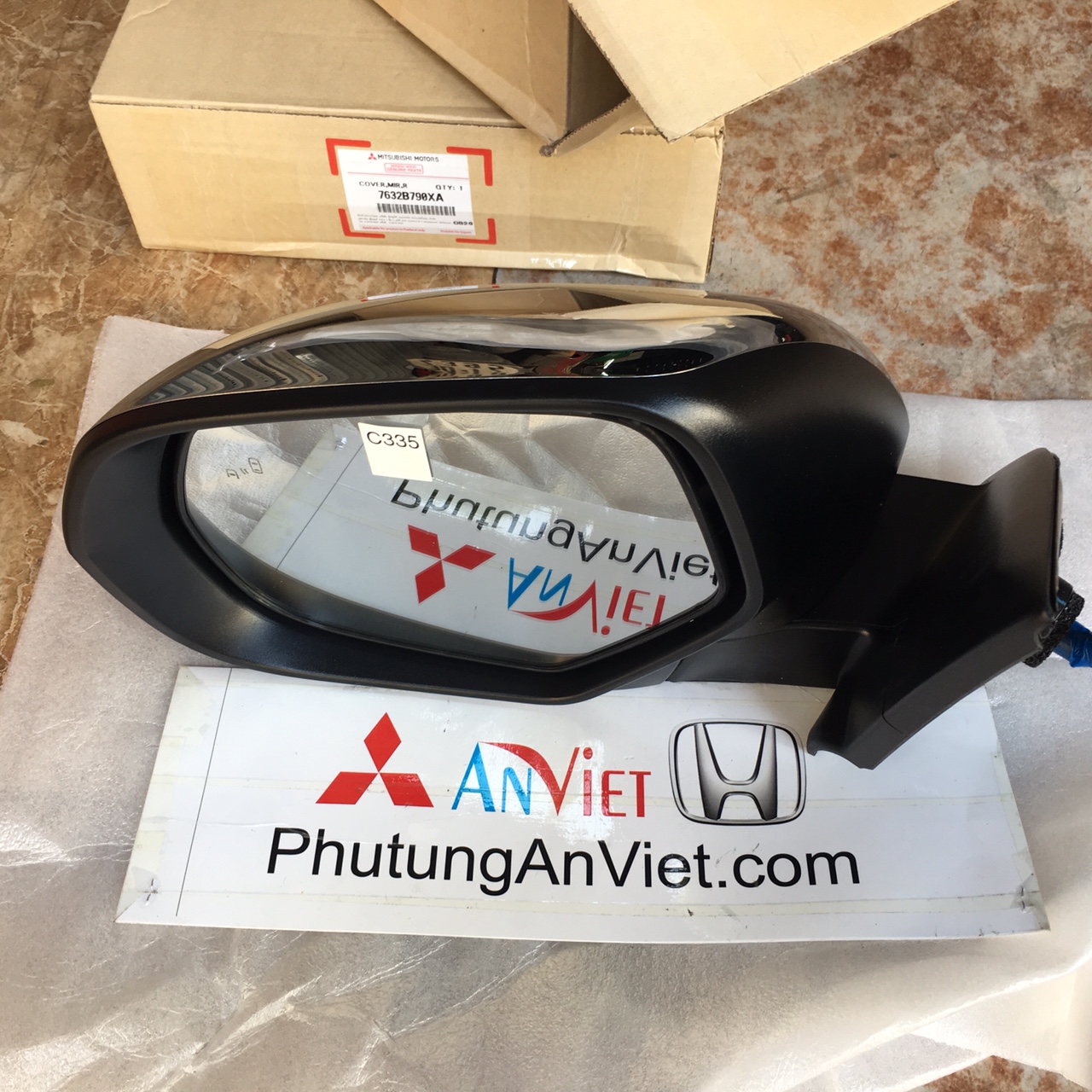 Gương chiếu hậu xe Mitsubishi Pajero Sport