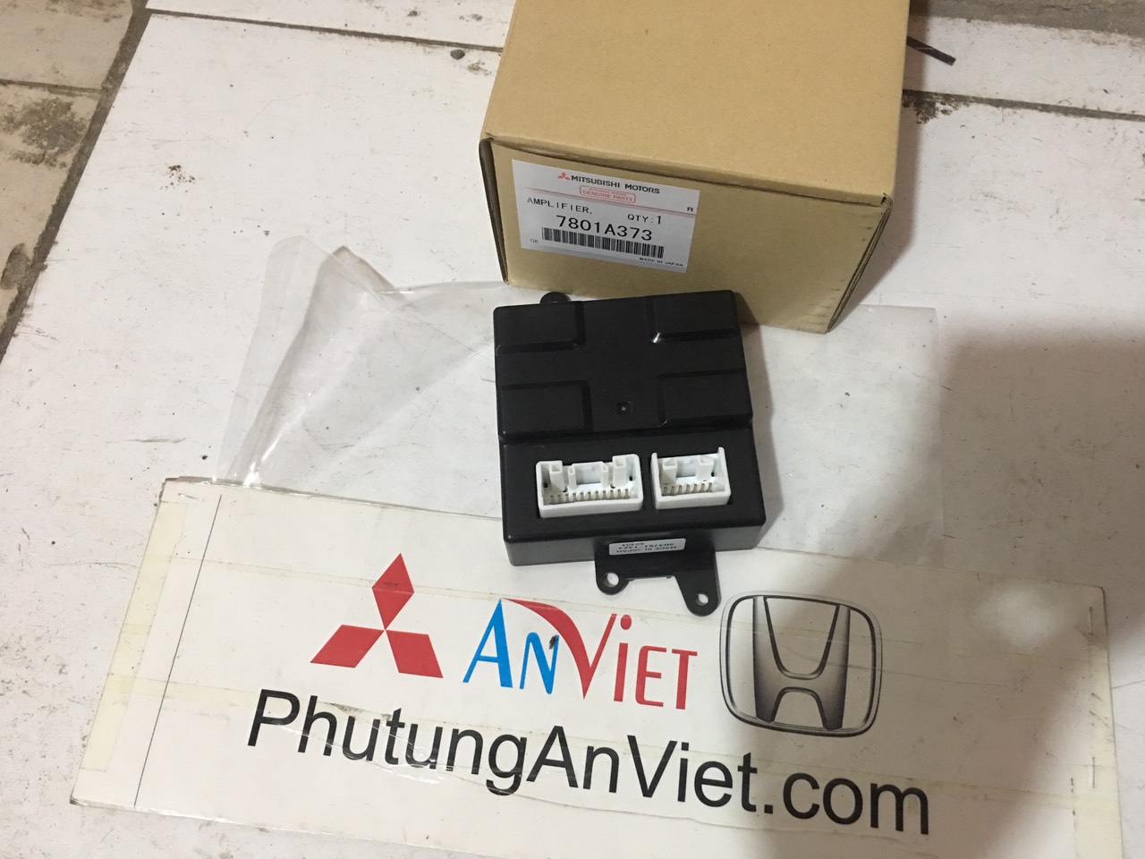 Hộp điều khiển dàn lạnh xe Mitsubishi Zinger