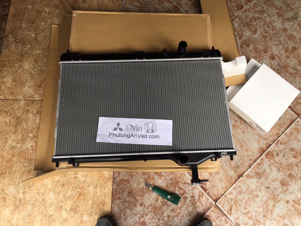Két nước xe Mitsubishi Outlander