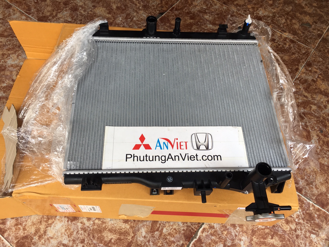 Két nước xe mitsubishi Attrage