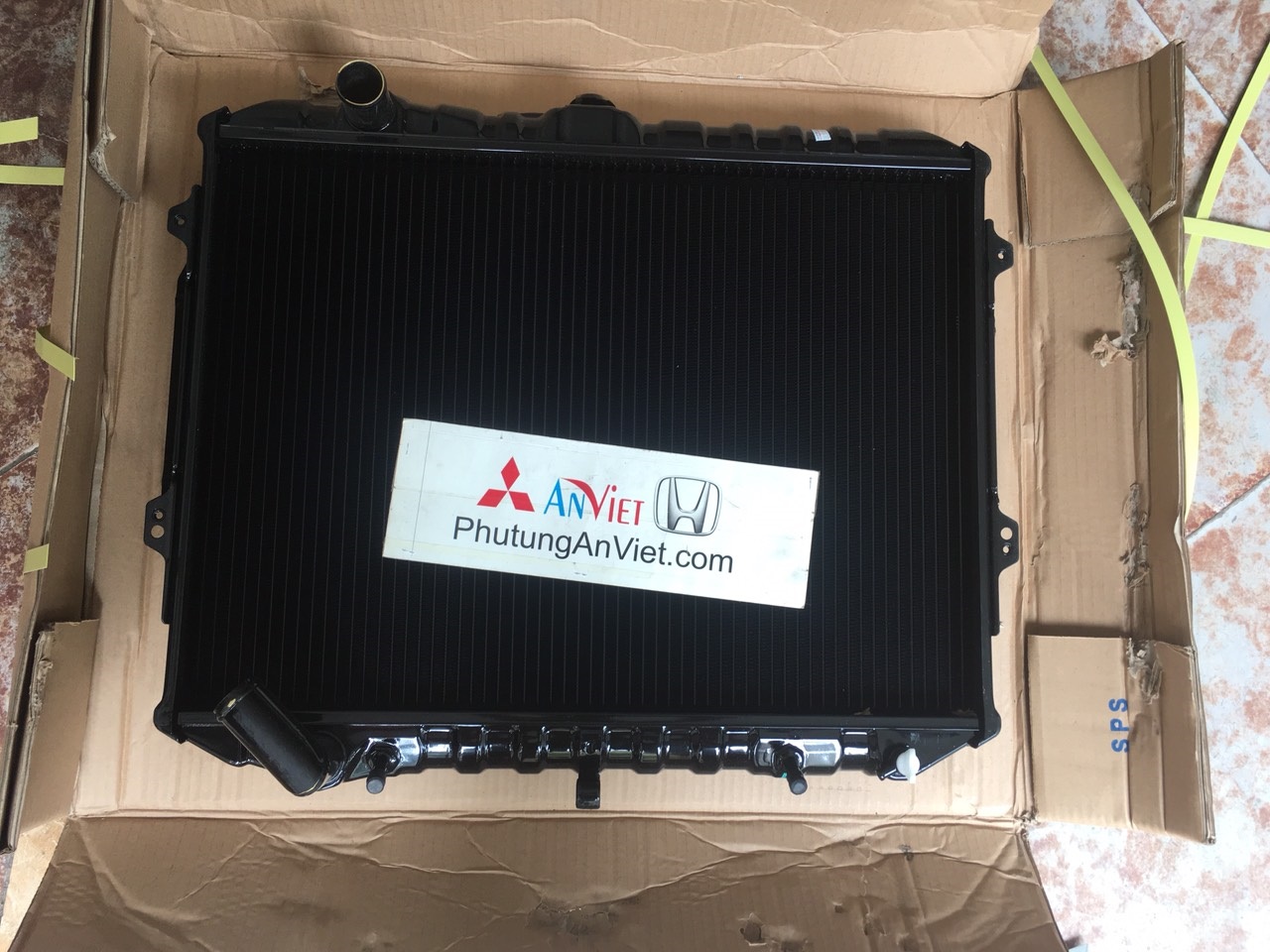 Két nước xe mitsubishi Pajero