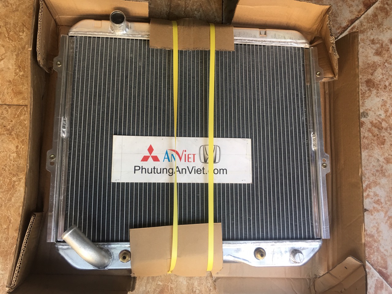 Két nước xe mitsubishi Pajero V45