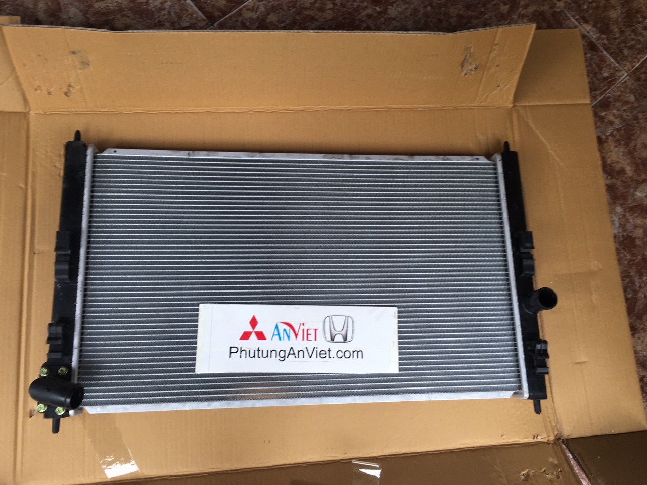 Két nước xe Mitsubishi Outlander Sport