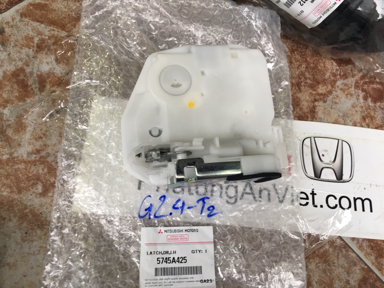 Khóa ngậm xe mitsubishi Attrage