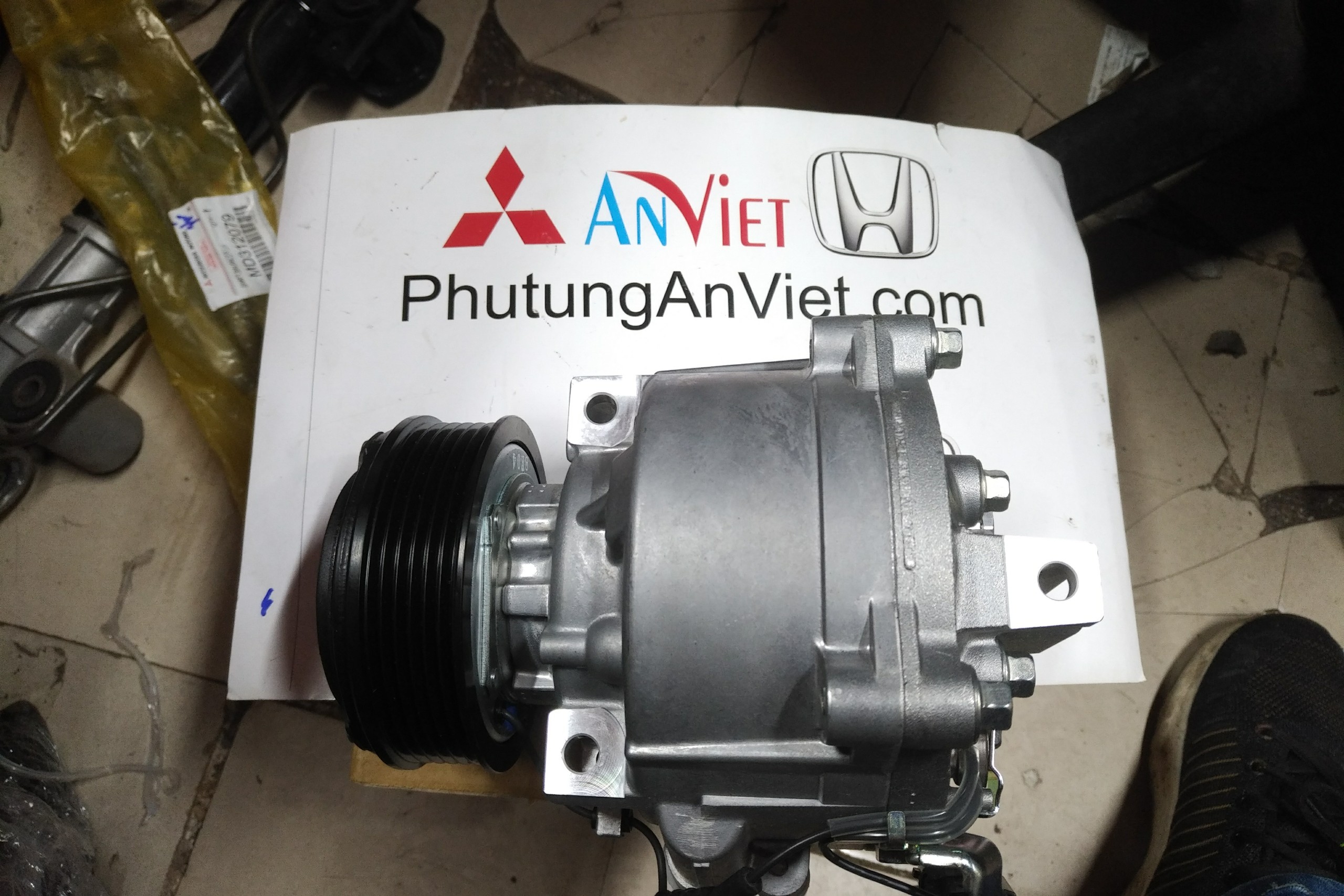 Lốc điều hòa xe Mitsubishi Outlander