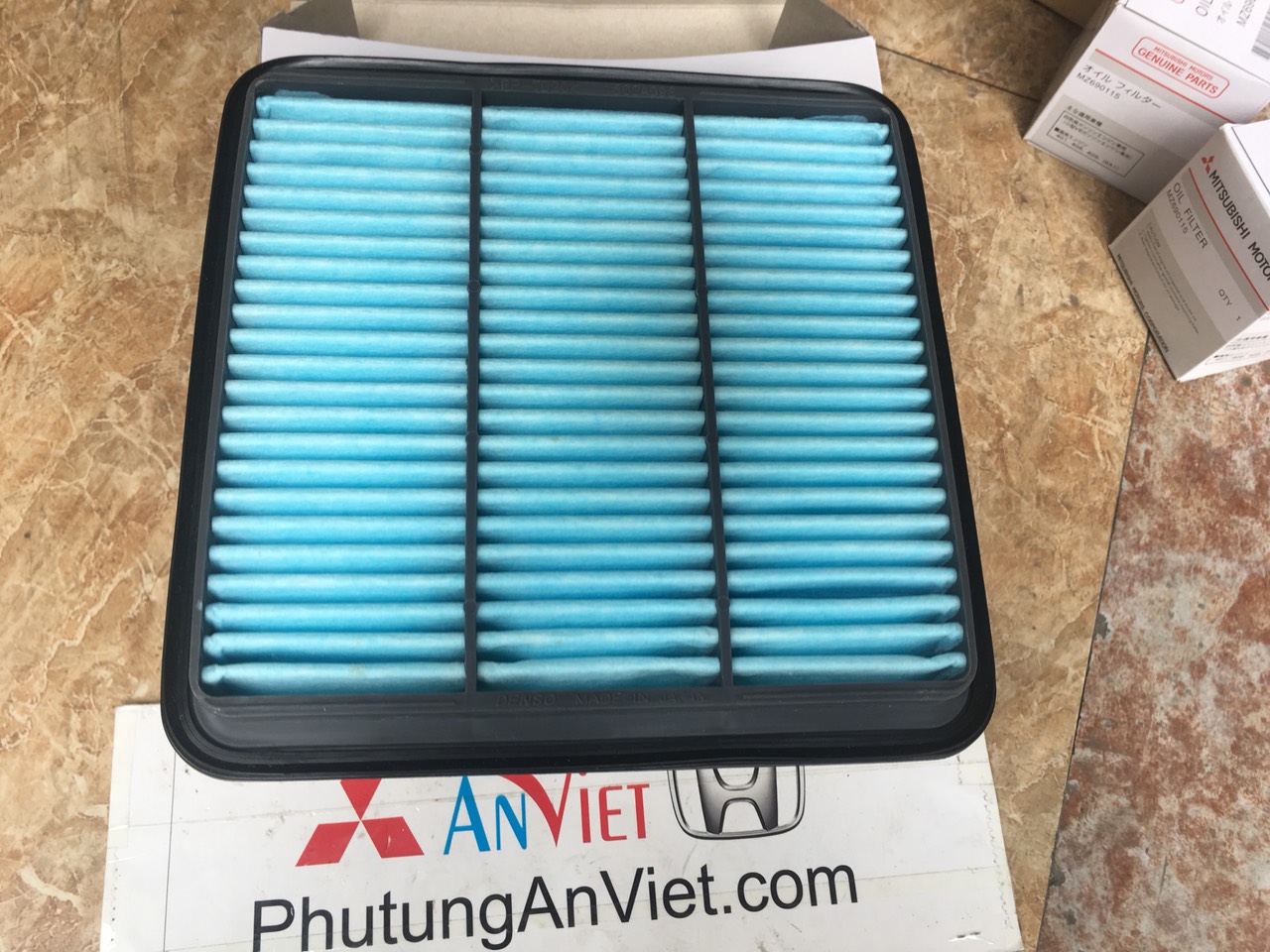 Lọc gió động cơ xe mitsubishi Triton