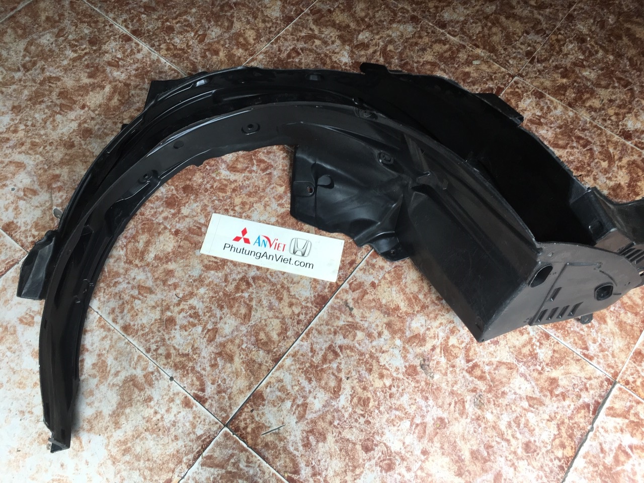 Lòng dè chắn bùn xe honda Accord