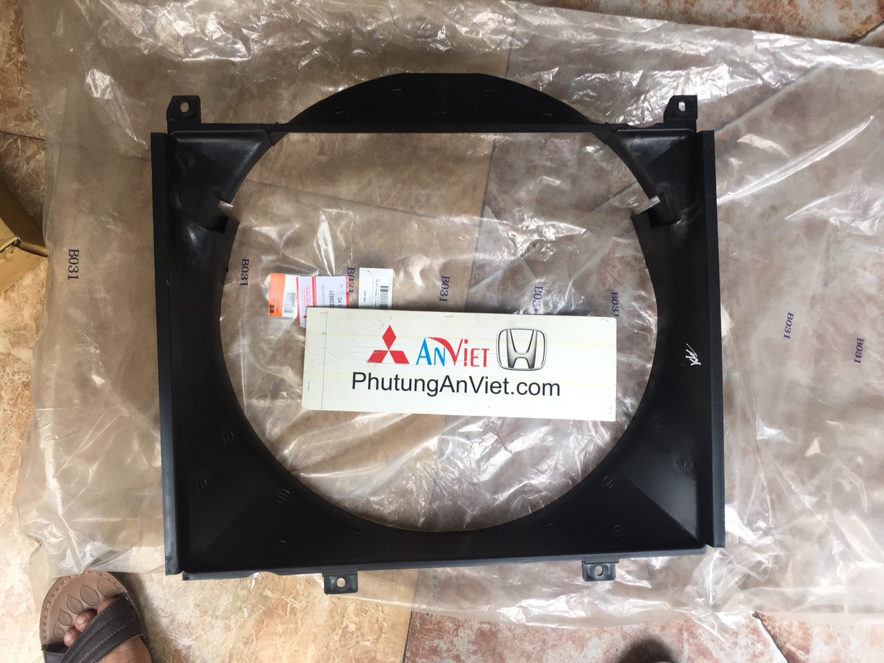 Lồng quạt xe mitsubishi Jolie