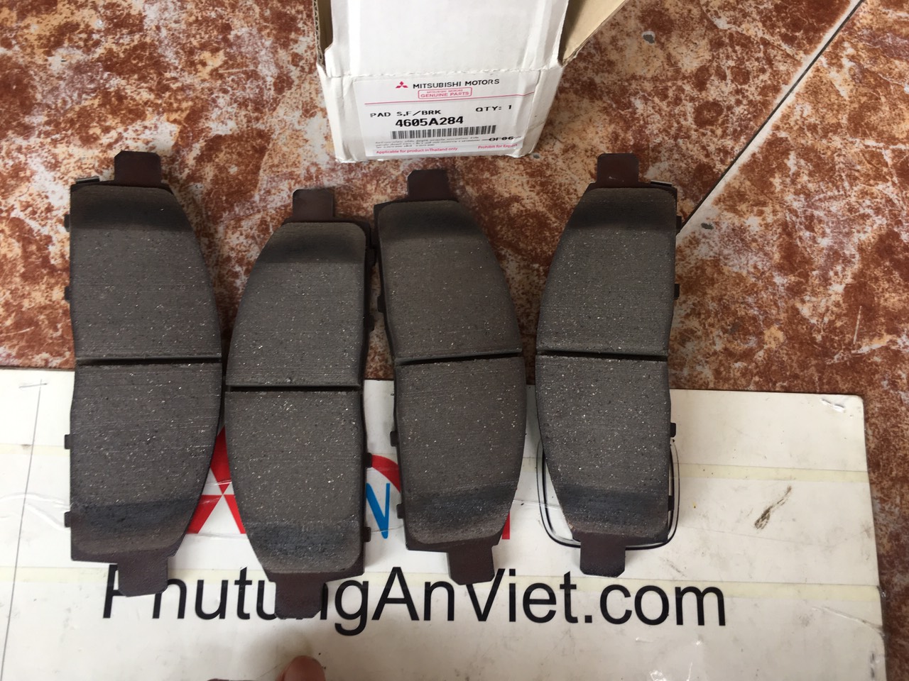 Má phanh trước xe mitsubishi Triton