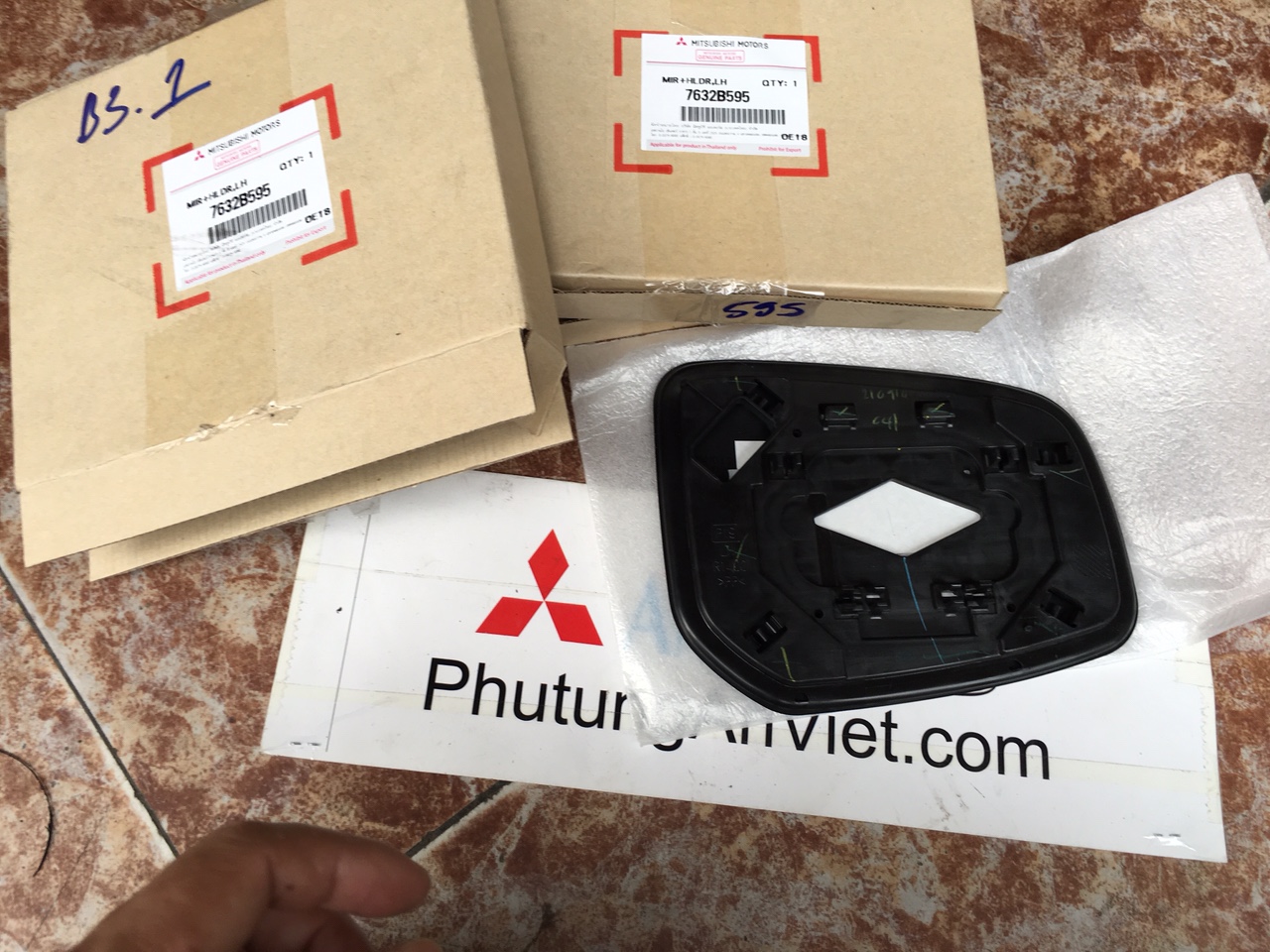 Mặt gương xe mitsubishi Attrage 