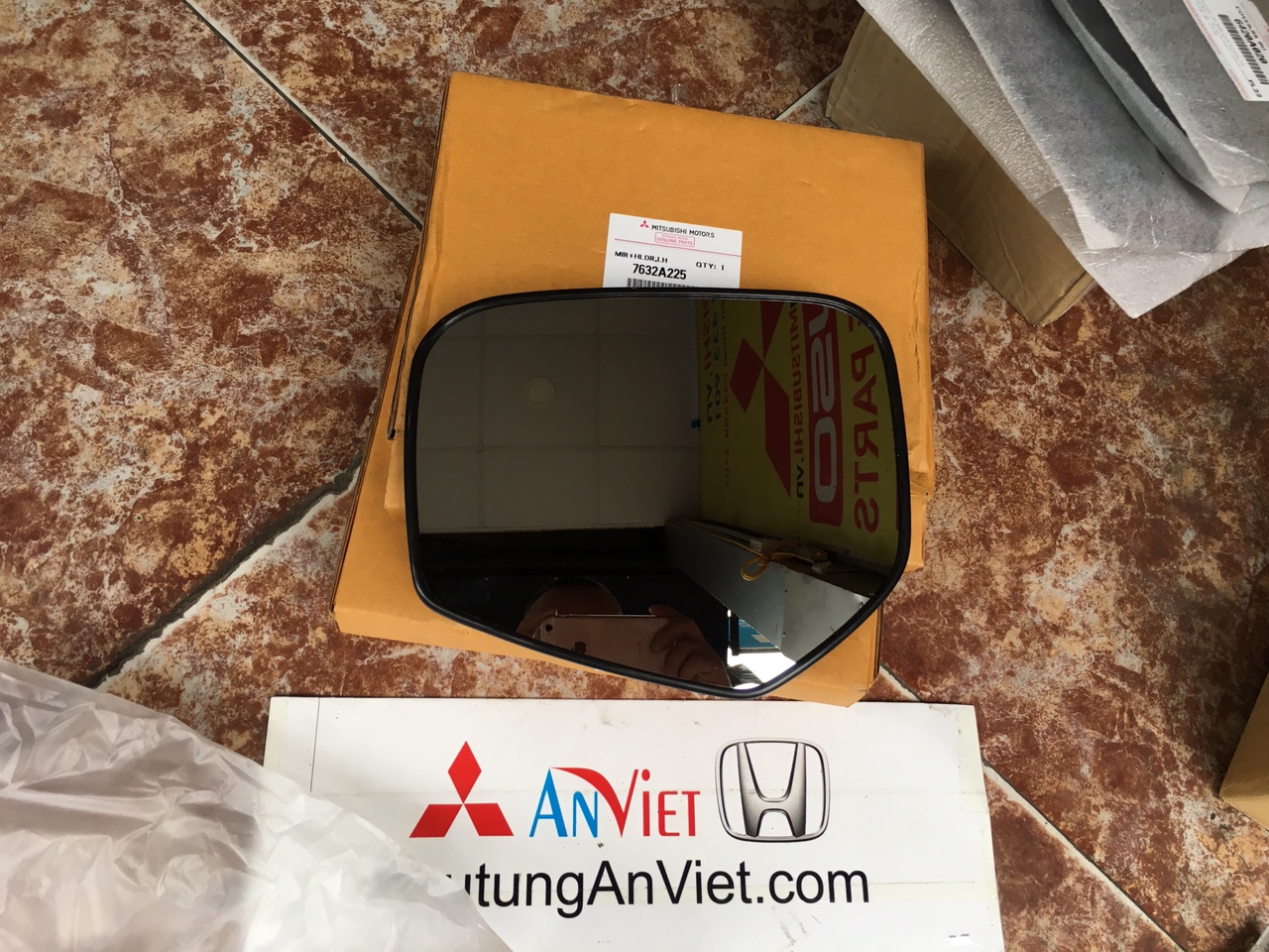 Mặt gương xe mitsubishi triton 