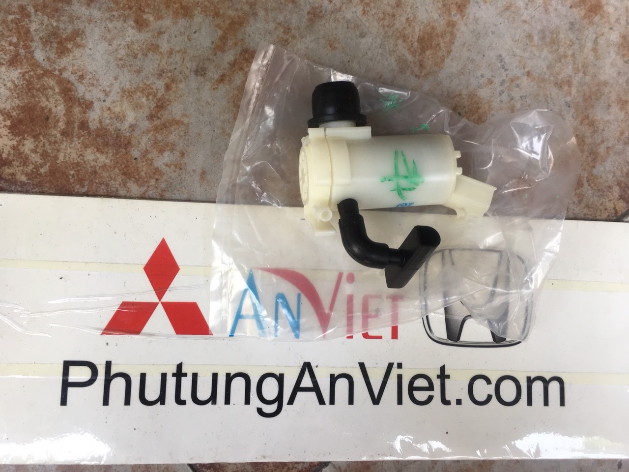 Mô tơ bơm nước rửa kính xe honda Jazz