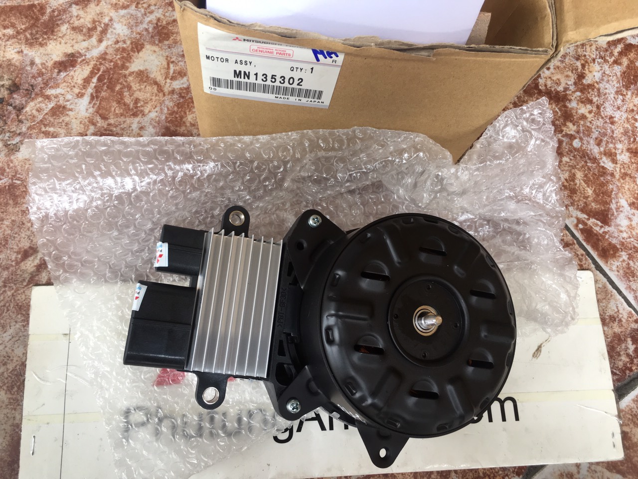 Mô tơ quạt két nước xe mitsubishi Grandis 