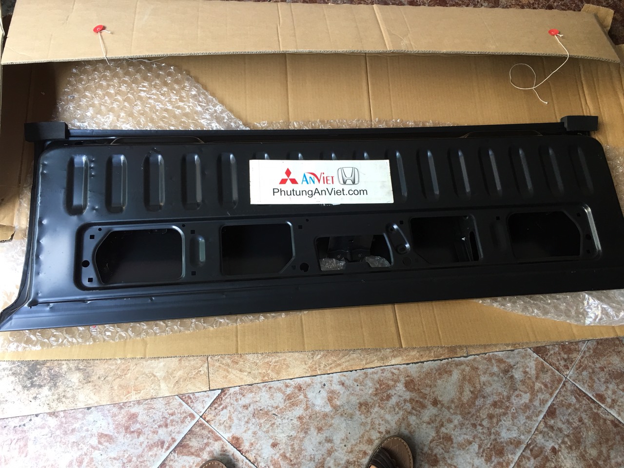 Nắp thùng sau xe mitsubishi Triton 
