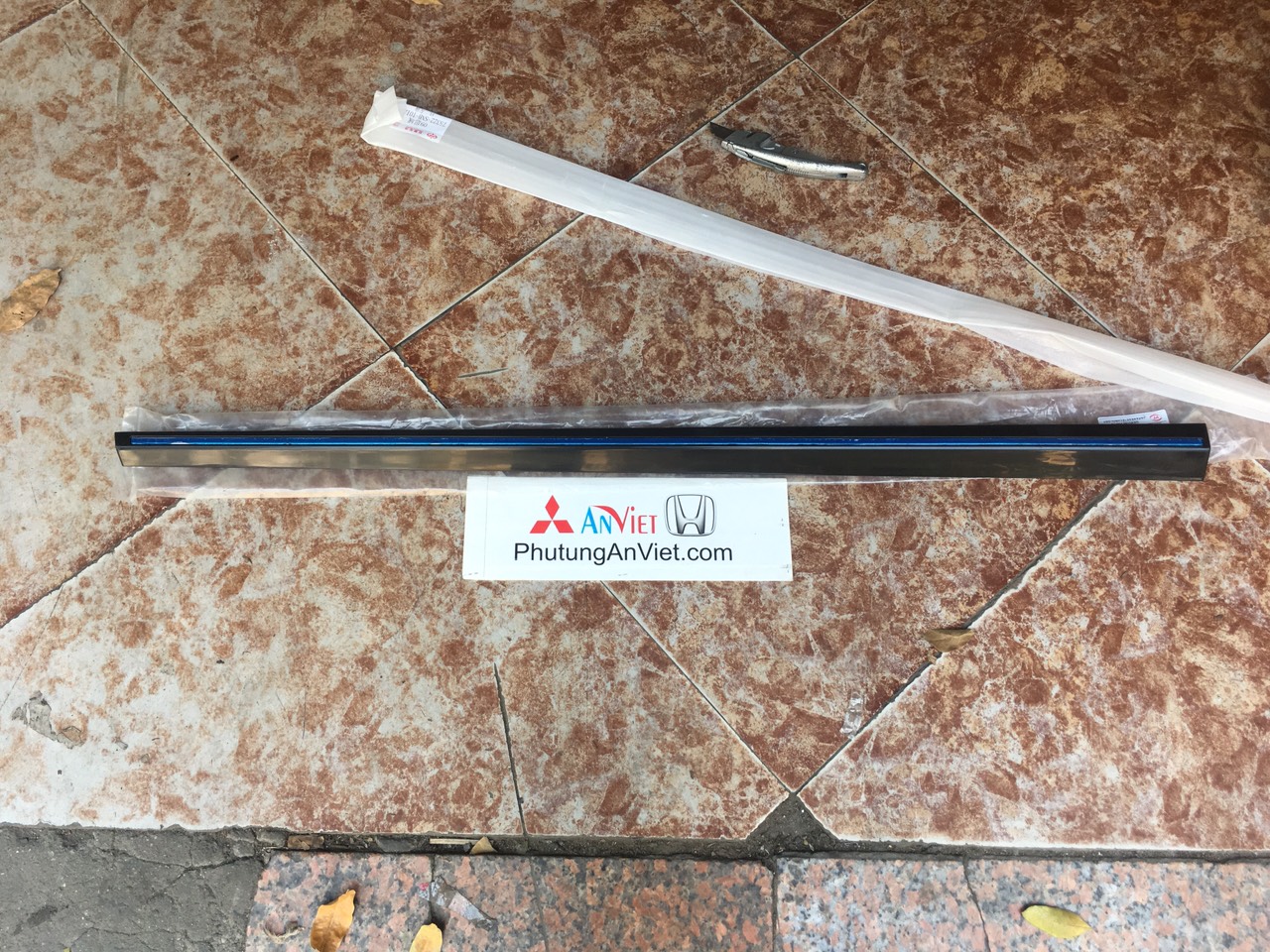 Nẹp cánh cửa trước xe honda CIVIC