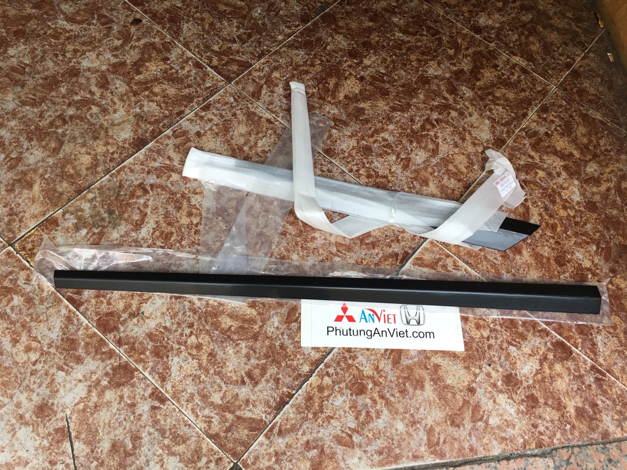 Nẹp cửa trước xe Honda CIVIC lọai sơn