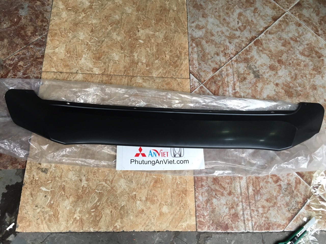 Ốp dưới cản trước xe honda CRV 