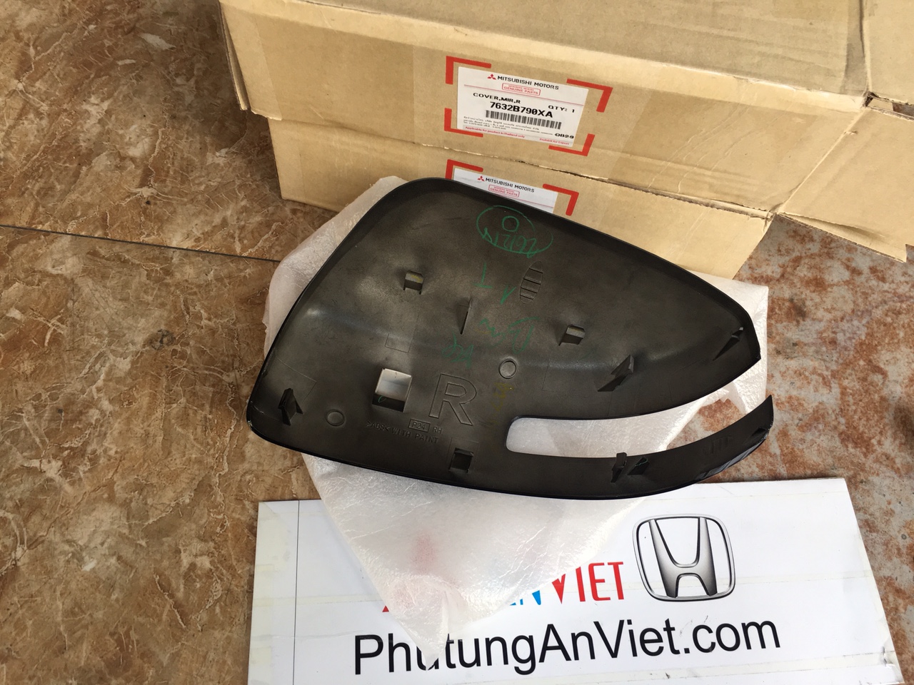 Ốp gương chiếu hậu xe Mitsubishi Attrage